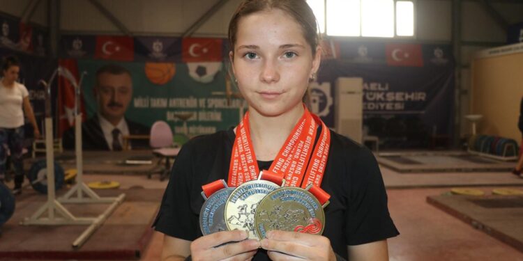 Avrupa şampiyonu genç milli halterci başarısını yineledi
