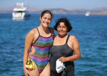 Manş Denizi’ni geçen en genç Türk yüzücü