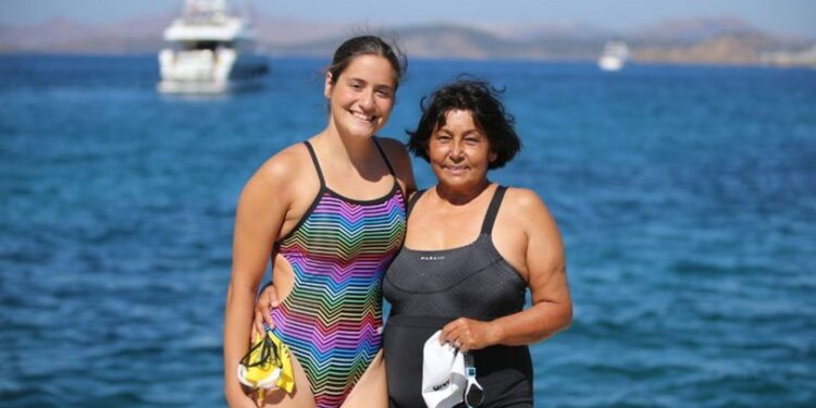 Manş Denizi’ni geçen en genç Türk yüzücü