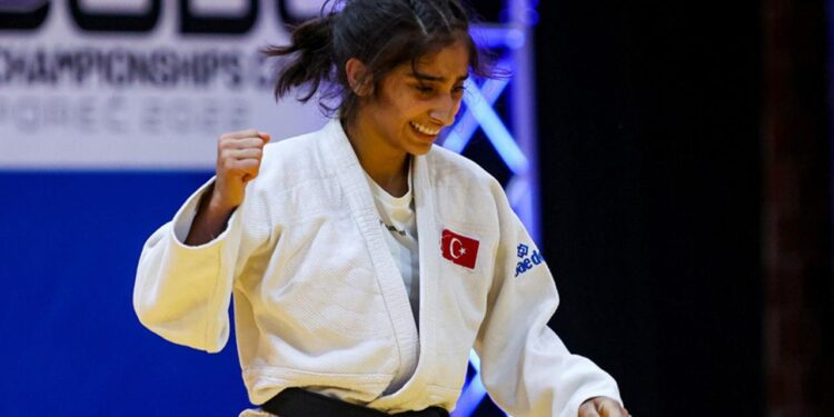 Milli sporcu Zilan Ertem altın madalya kazandı