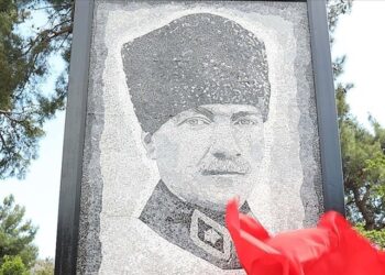 25 bin taştan Atatürk anıtı