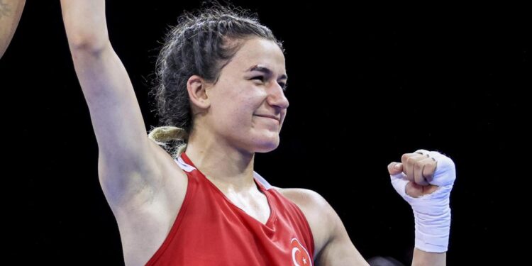 Milli boksör Hatice Akbaş finale yükseldi