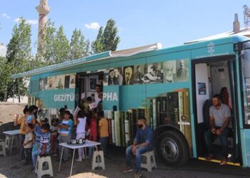 Bingöl’de çocukların ‘gezici kütüphane’ sevinci