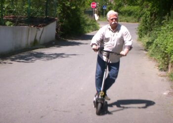 Beykoz’un ‘scooterlı dedesi’ teknolojiye ayak uydurdu