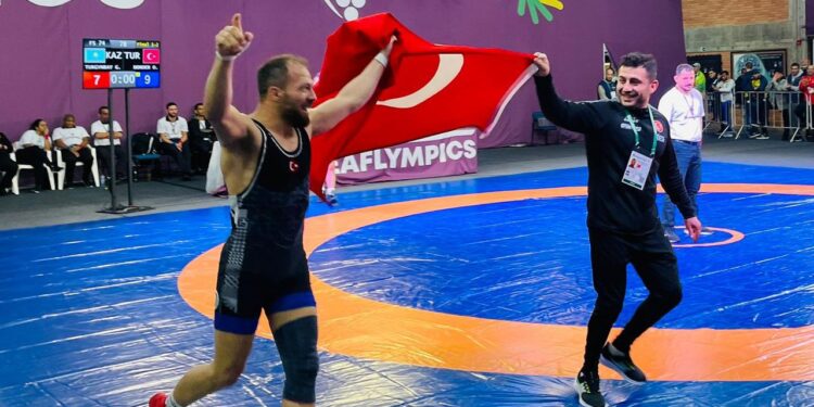 Milli güreşçi Oğuz Dönder’den altın madalya