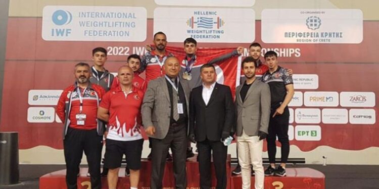 Milli halterci Kaan Kahriman, Gençler Dünya Şampiyonası’nda altın madalya kazandı