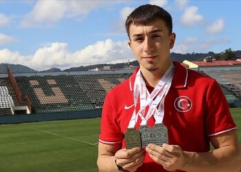 Milli halterci Yusuf Fehmi Genç’ten 3 madalya