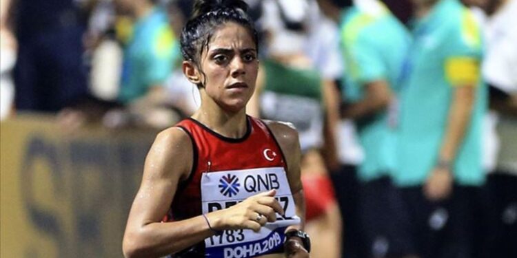 Milli atlet Meryem Bekmez, 20 kilometre yürüyüşte Türkiye rekoru kırdı
