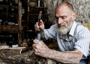 Yarım asırdır sanatın farklı dallarına emek veriyor