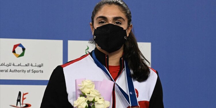 Türk eskrim tarihinde bir ilk: Aleyna Ertürk’ten bronz madalya