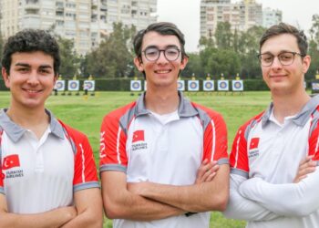 Klasik Yay Erkek Takımı Türkiye rekoru kırdı