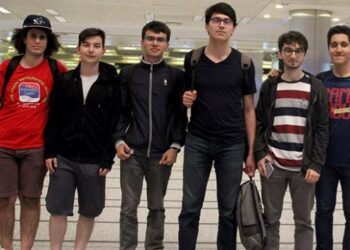 Olimpiyatlarda madalya alan liseli dahiler yurda döndü