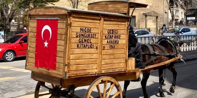 Atlı kütüphane geleneği yeniden hayat buldu