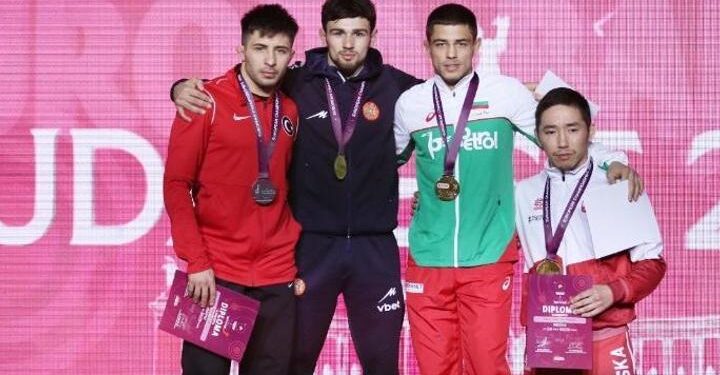 Süleyman Atlı’dan gümüş madalya