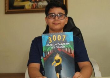 11 yaşında kitap çıkaran Aras gelirini LÖSEV’e bağışladı