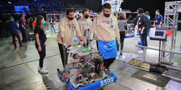 FRC İstanbul Regional Robotik Turnuvası Türkiye şampiyonu Doğa Koleji