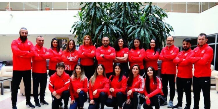 Kadın milli güreşçilerden 3 madalya