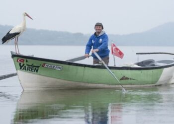 Yaren leylek 11’inci kez Adem Amca’nın yanında