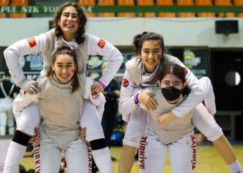 Eskrimde Yıldız Kız Flöre Milli Takımı Avrupa ikincisi oldu