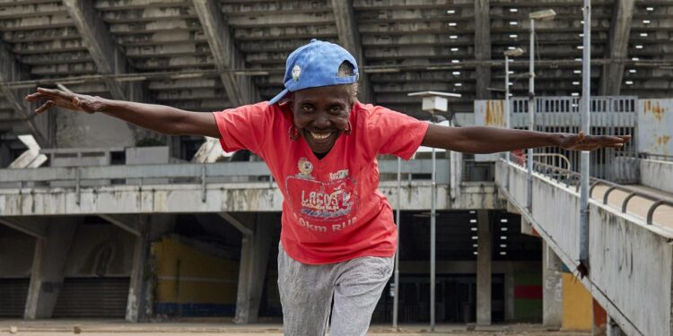 Nijeryalı 64 yaşındaki kadın, maraton tutkusundan vazgeçmiyor