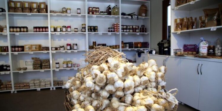 Kadınların el emeği ürünleri turistlerle buluşuyor