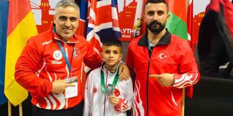 Muaythai sporcusu Erdem Kaçar Avrupa ikincisi
