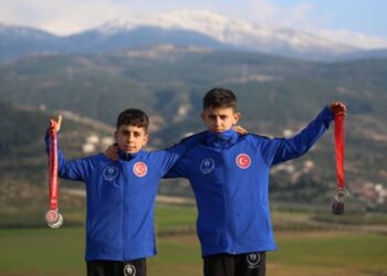 Güreşçi kuzenler, mesire alanında hazırlandıkları Dünya Şampiyonası’nda derece aldı