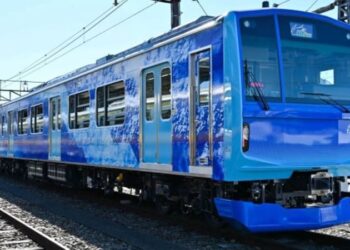 Japonya’nın hidrojenle çalışan ilk treni tanıtıldı