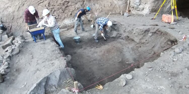 İzmir’de 14 bin yıl öncesine ait insan izlerinin bulunduğu mağaranın sırrı çözülüyor