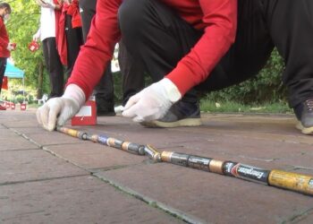 Çevreci öğrencilerin atık pil dizme rekoru Guinness’e girdi