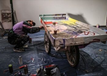 Grafiti sanatçıları hurda parçalardan yaptı!