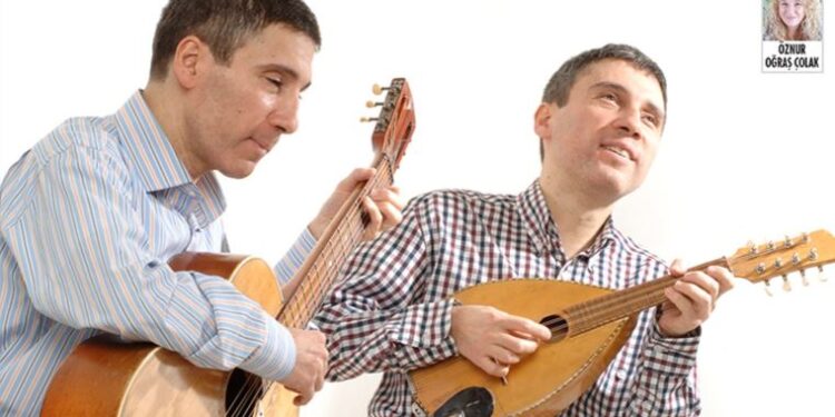 Görme engelli ikiz kardeşler Selim-Kerim Altınok’un sanatla iç içe yaşamları