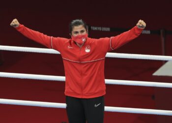 Milli kadın boksörlerden altın ve gümüş madalya