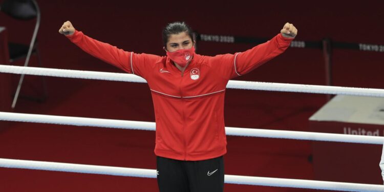 Milli kadın boksörlerden altın ve gümüş madalya