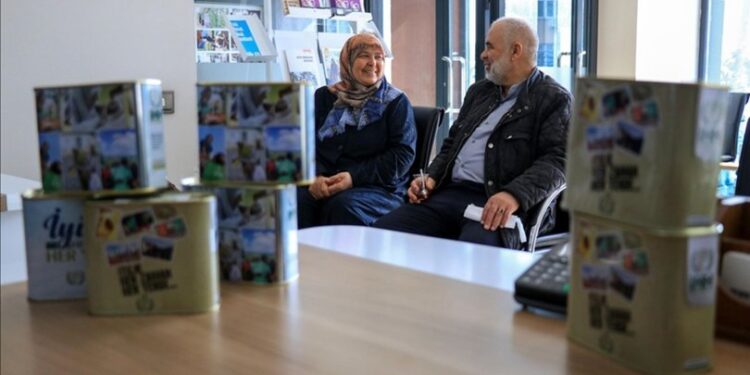 6 kıtada 90 yetime annelik yapıyor