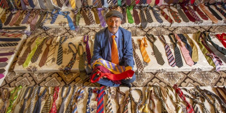 Kravat 63 yıldır hayatının ayrılmaz parçası: Uyurken bile çıkarmıyor