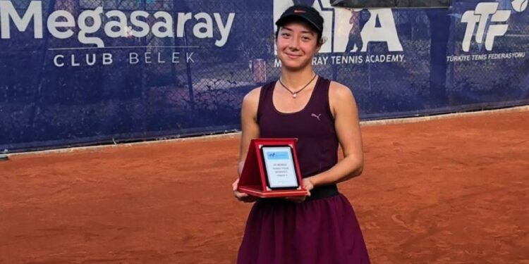 Milli tenisçi İlay Yörük ikinci oldu