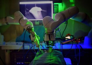 ABD’de ilk kez bir robot insan yardımı olmadan ameliyat yaptı