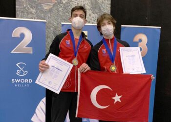 Eskrimde bir gümüş bir bronz madalya