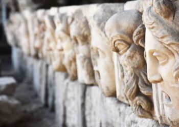 Heyecan yaratan keşif: 2 bin 200 yıllık masklar bulundu