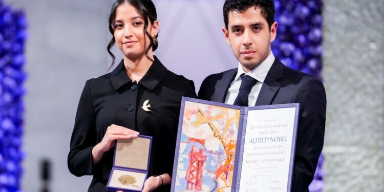 Nobel Barış Ödülü’nü cezaevindeki İranlı aktivist Nergis Muhammedi adına çocukları aldı