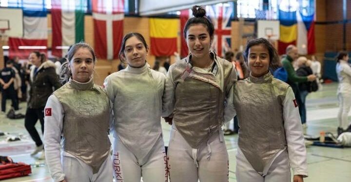 Gürcistan’da eskrimcilerden iki altın madalya