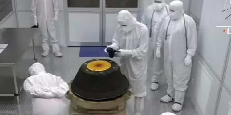 Asteroid parçaları mercek altında