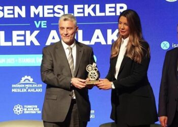 İş Ahlakı Ödülü Fulya Öztürk’e verildi