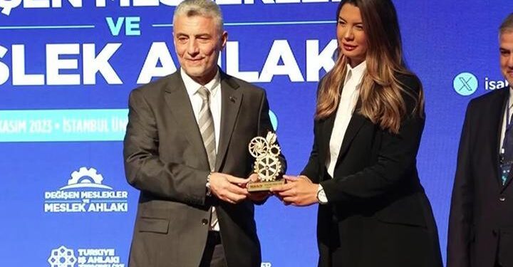 İş Ahlakı Ödülü Fulya Öztürk’e verildi