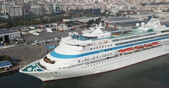 Samsun’a ilk kruvaziyer 861 yolcu getirdi