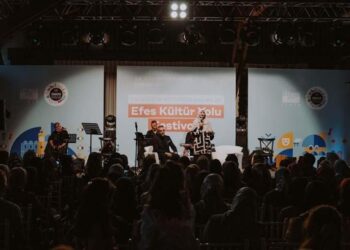 Efes Kültür Yolu Festivali bayrağını Antalya’ya devretti