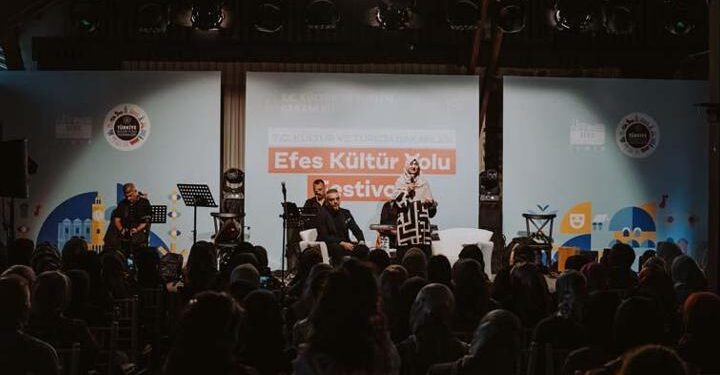 Efes Kültür Yolu Festivali bayrağını Antalya’ya devretti