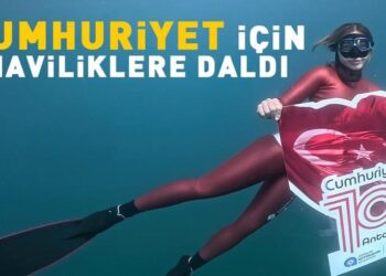 Suyun altında 29 Ekim coşkusu! Cumhuriyet için maviliklere daldı