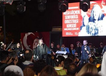Barış Manço’nun 50 yıl önce bestelediği 100. yıl marşı seslendirildi